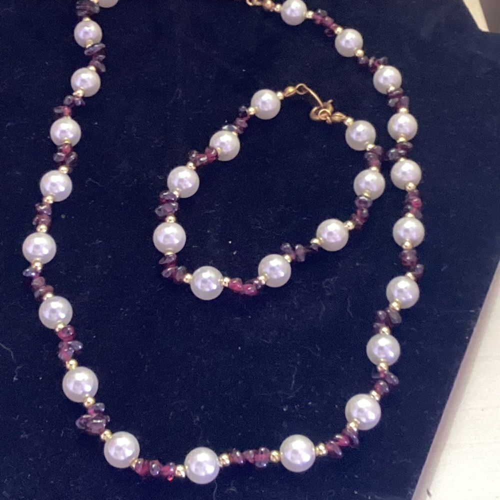 VR Brand Nicely Made Goldtone Faux Pearl and Polished Garnet Chips Set